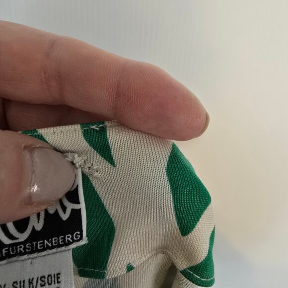 Diane von Furstenberg Julian Wrap Dress Twigs Green White 100% Silk Jersey 12 - Picture 11 of 12